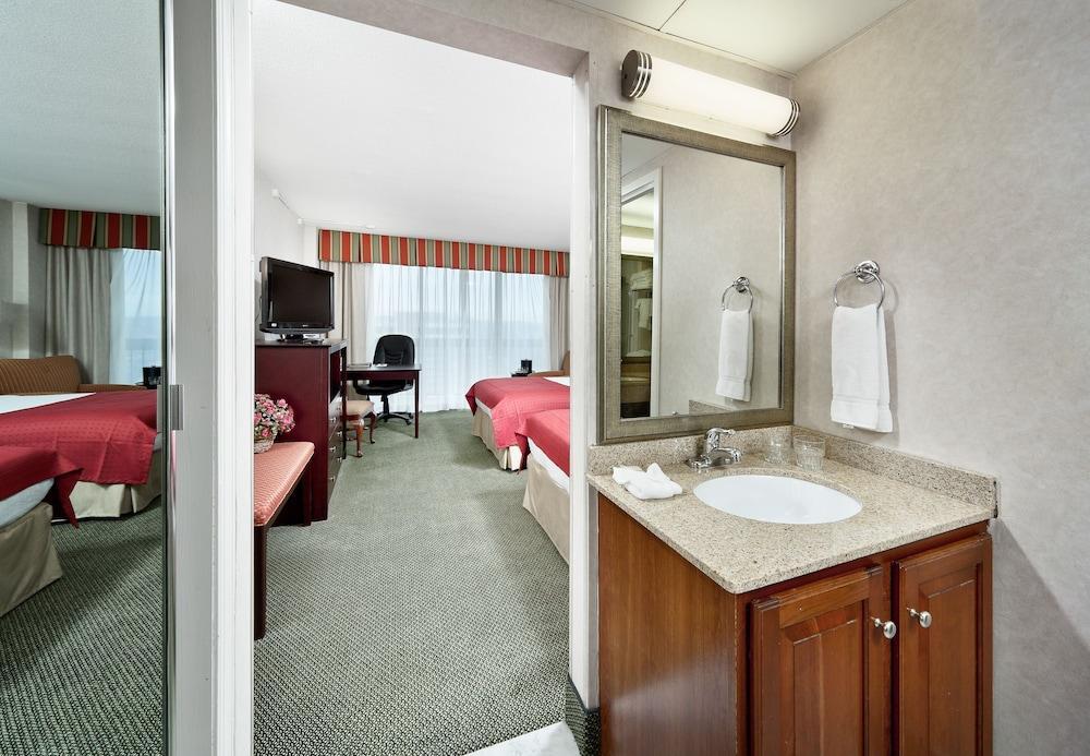 Holiday Inn Rosslyn At Key Bridge Арлингтън Екстериор снимка