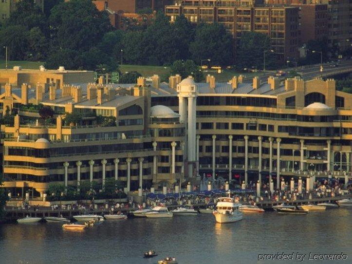 Holiday Inn Rosslyn At Key Bridge Арлингтън Екстериор снимка