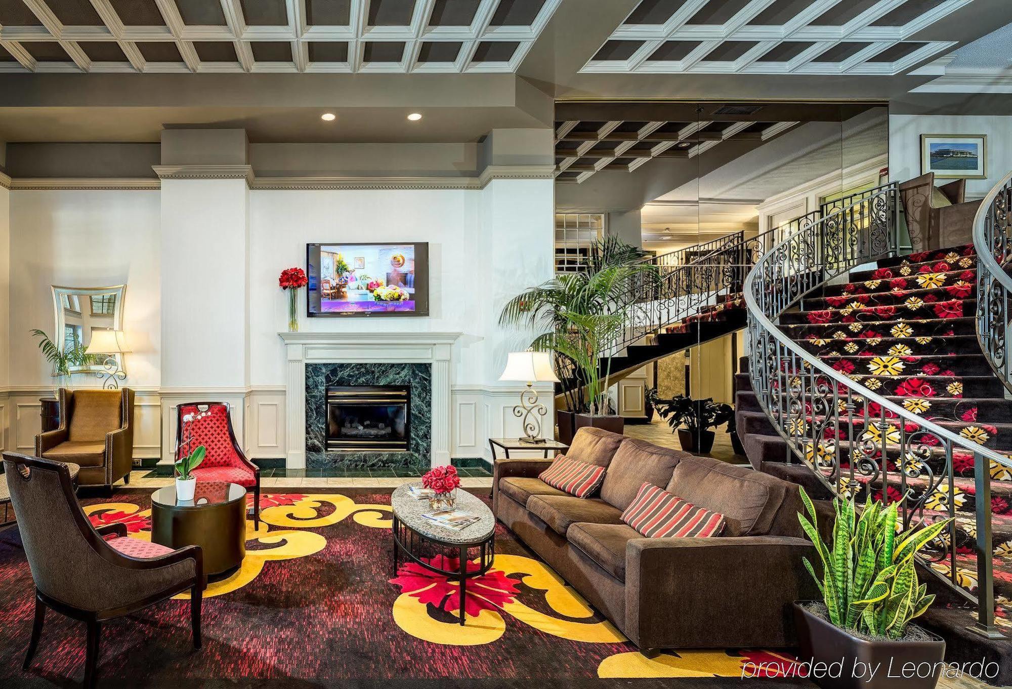 Holiday Inn Rosslyn At Key Bridge Арлингтън Екстериор снимка
