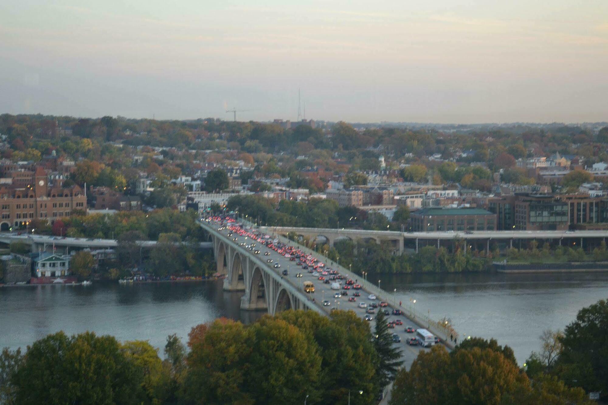Holiday Inn Rosslyn At Key Bridge Арлингтън Екстериор снимка
