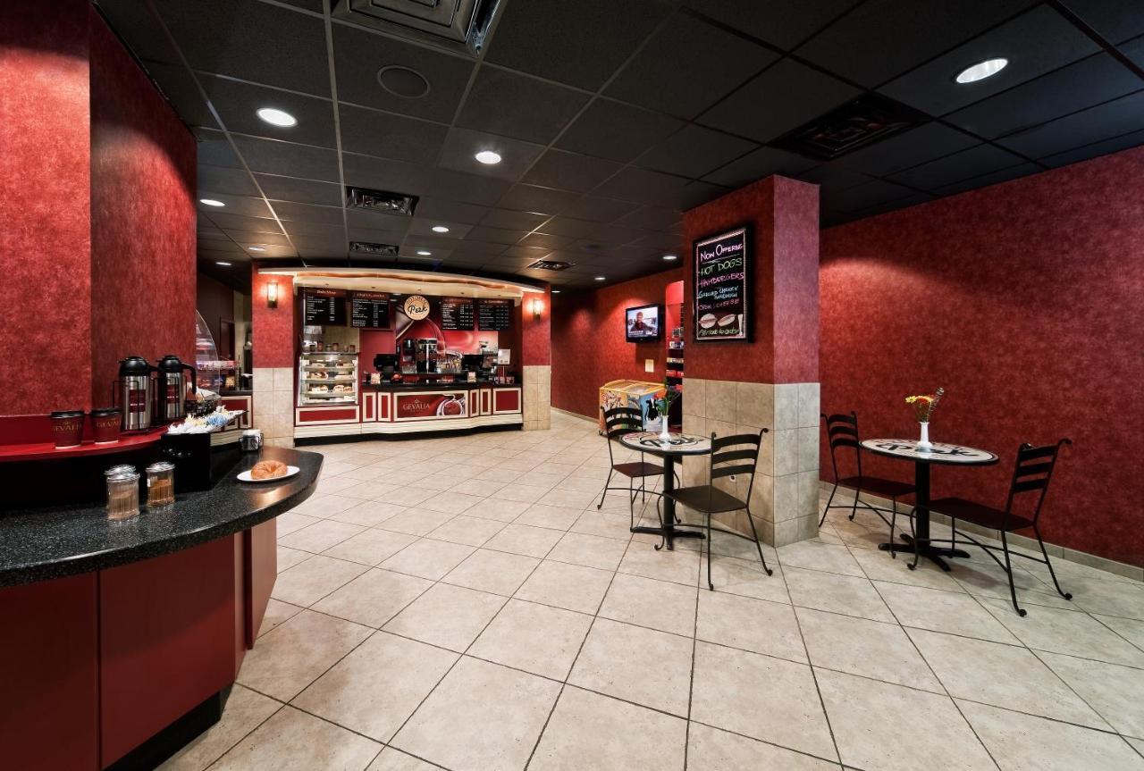 Holiday Inn Rosslyn At Key Bridge Арлингтън Екстериор снимка